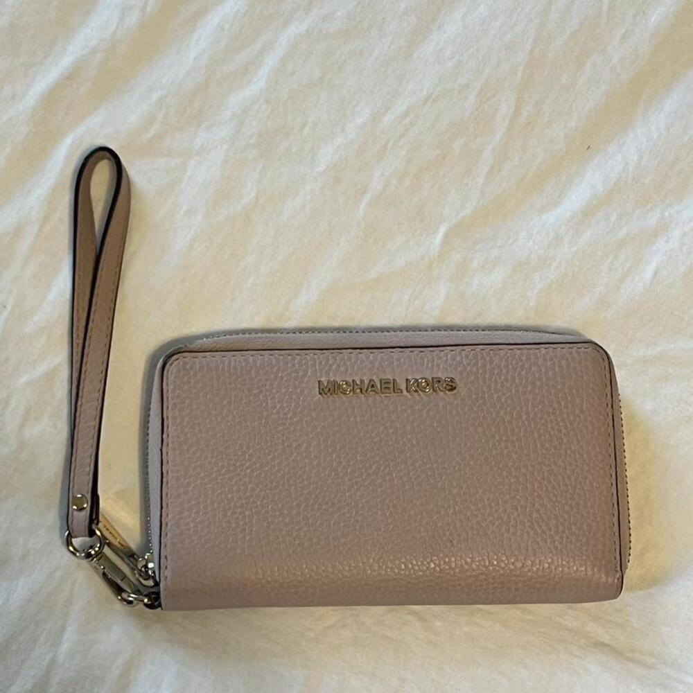 Michael Kors Jet Set Travel Large Flat Multifunction Phone Case wristlet pebble